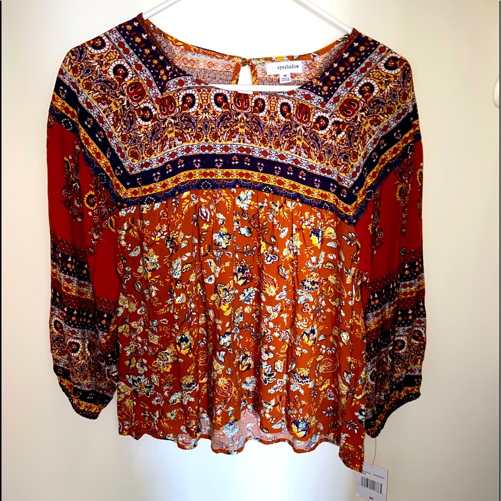 Size M (Women’s)Eyeshadow top